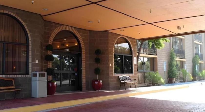 Alhambra Hotel Exterior photo