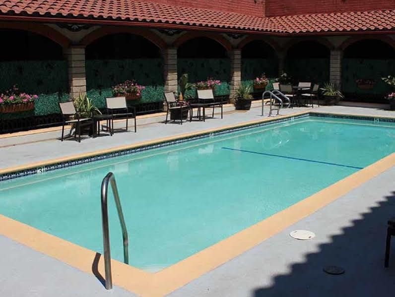 Alhambra Hotel Exterior photo