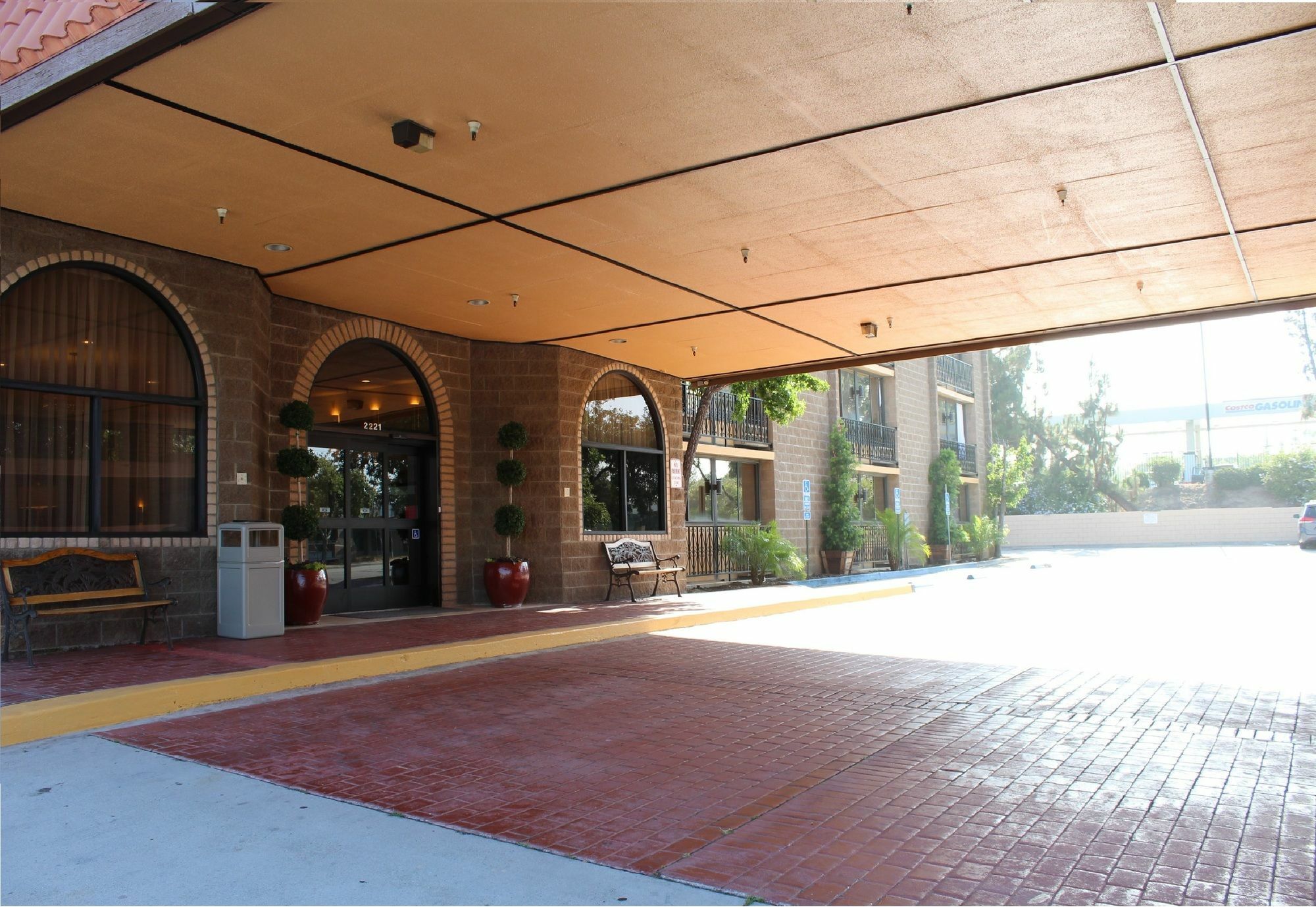 Alhambra Hotel Exterior photo